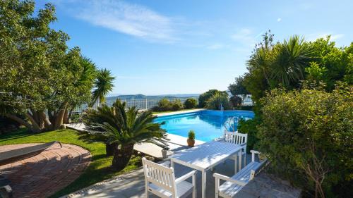 Dhafnes Villa | Luxury Villa Allure