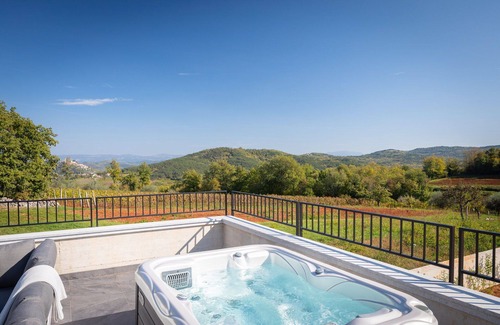 Rakotule Villa | Luxury Villa Buddha Hill with Pool