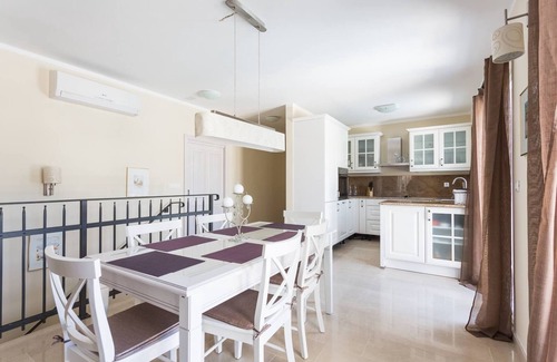 Sevid Villa | Luxury villa by the sea, private pool, airport 30 min.12 pers. Sea view, garden