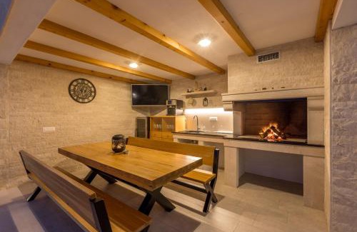 Marina Villa | Luxury Villa Diana with heated pool and jacuzzi