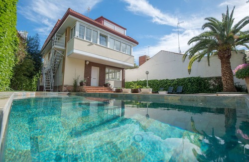 Pena Grande Villa | Luxury villa for up to 18 people. Madrid capital Private pool and garden. WiFi