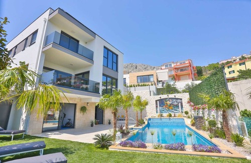 Mravince Villa | Luxury Villa Fresca with Pool
