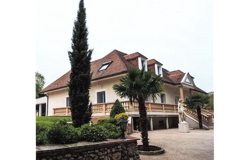 Hargeville Villa | Luxury Villa, Heated Pool Near Paris 2024 Olympic Games and Palace of Versailles