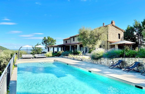 Castel del Piano Villa | Luxury Villa in Tuscany with Pool, Gateway to Val d’Orcia & Montalcino