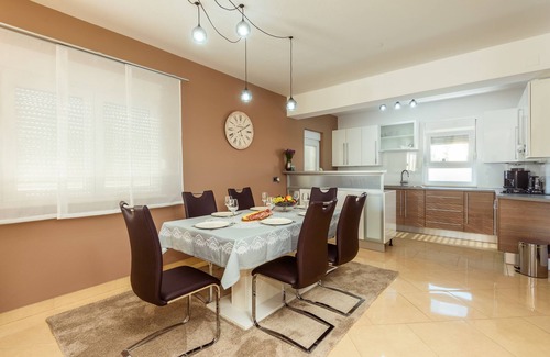 Metkovic Villa | LUXURY VILLA JERKOVIĆ WITH HEATED POOL AND JACUZZI