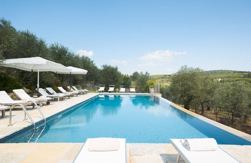 Rignano sull'Arno Villa | Luxury villa just 14 km from Florence. Sleeps 16 with hydromassage, sauna & gym!