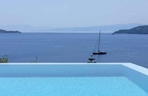 Koukounaries Villa | luxury villa k skiathos town