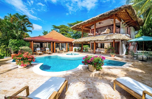 Los Lagos Villa | Luxury Villa less than 400 meter walk to the Beach - Pool & Jacuzzi Sleeps 10-12