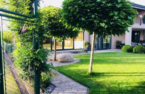Cestlice Villa | Luxury villa near Prague with pool and tennis court