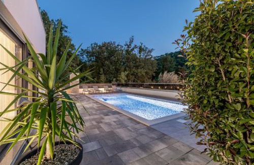 Srinjine Villa | Luxury Villa Oriolus, heated pool, sauna, Split