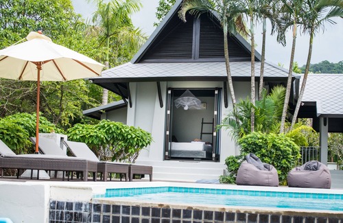 Ko Chang Villa | Luxury villa, private beach, infinity pool. Fully serviced. Beautiful sunsets