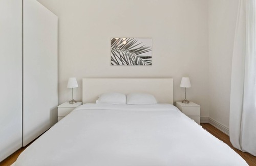 Limpertsberg Villa | Luxury Villa's Room w shared Bathroom&Kitchen ID39