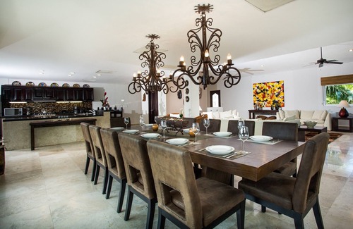 Playacar Fase I Villa | Luxury Villa Steps to Beach, 5th Ave & Concierge Avail! Beach access 70 meters!