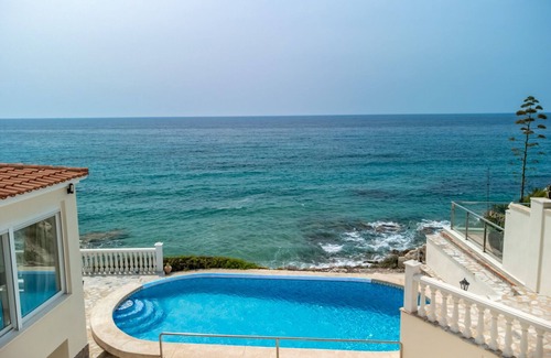 Coveta Fuma House | Luxury villa with its own swimming pool, directly by the sea, stairs to the see.