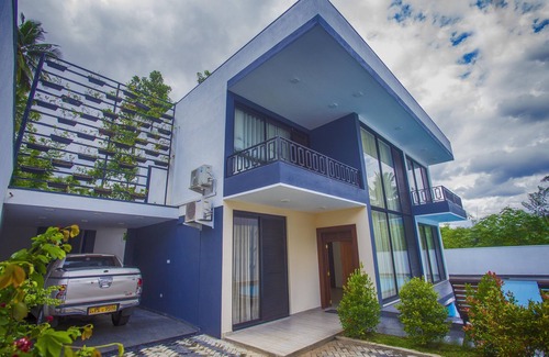 Gomagoda Villa | Luxury Villa with privet outdoor swiming pool.