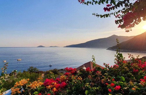 Kalkan Villa | Luxury villa with private infinity pool and jacuzzi within 80metres of the sea