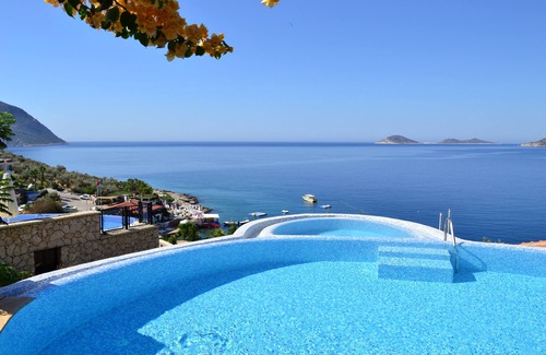 Kalkan Villa | Luxury villa with private infinity pool and jacuzzi within 80metres of the sea