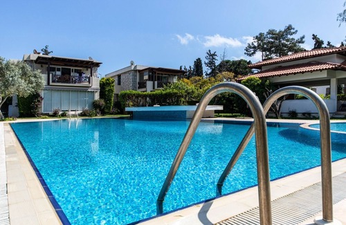 Yalı Apartment | Luxury Villa With Shared Pool in Bodrum Ortakent