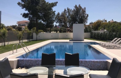 Kalo Chorio House | Luxury Villa with Swimming pool at Kornos Forest