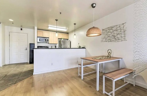 Emeryville Apartment | Luxury Warm Cozy Homenn
