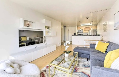 Emeryville Apartment | Luxury Warm Cozy Homenn