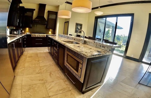 Freeport House | Luxury Water Front Villa Freeport Bahamas