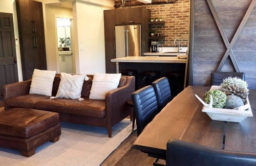 Kelowna Central Business District Condo | Luxury Waterfront 2 Bedroom Downtown Kelowna Condo with huge balcony