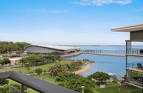 Darwin City Centre Apartment | Luxury waterfront apartment near Darwin
