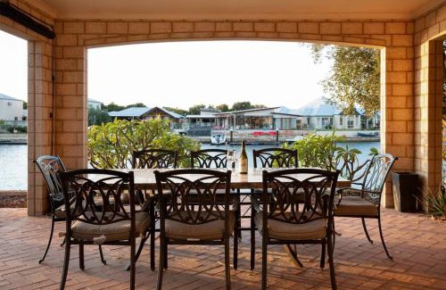 Geographe House | Luxury Waterfront Canal Estate With Private Jetty - Pet Friendly