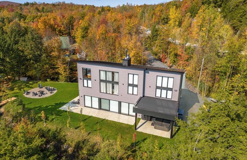 Orford Ski Chalet | LUXURY WATERFRONT CHALET
