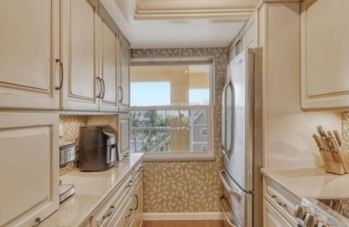 Englewood South Condo | Luxury, waterfront condo in the quaint, old Florida town of Englewood,
