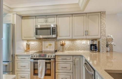 Englewood South Condo | Luxury, waterfront condo in the quaint, old Florida town of Englewood,