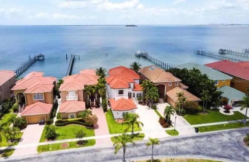 Apollo Beach House | Luxury Waterfront Paradise in Apollo Beach
