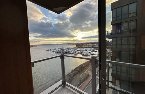 Buzzard Point Apartment | Luxury waterfront view 2 bedroom 2 bathroom Unit