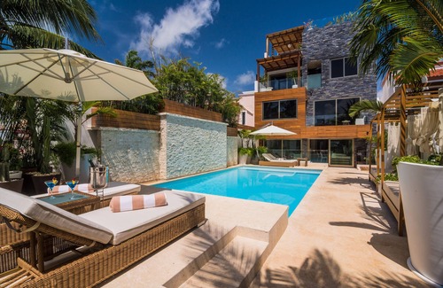 Zona Hotelera Villa | Luxury Waterfront Villa with private gym and cinema