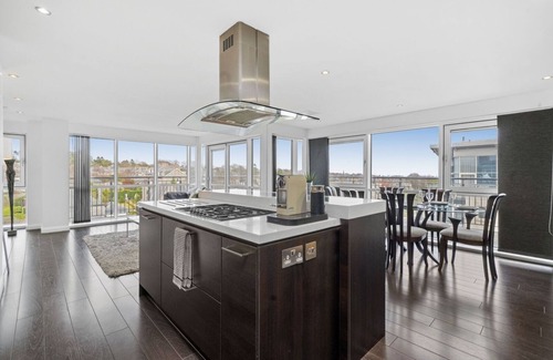 Central Aberdeen Condo | Luxury West End Penthouse with Parking