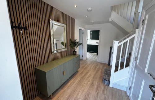 Syon House | Luxury West London 3BR House, Cul De Sac