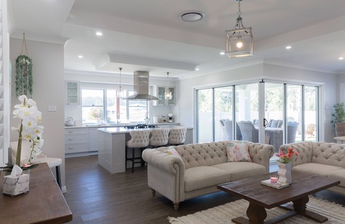 North Rothbury House | Luxury Wine Country House at Huntlee - pet friendly!
