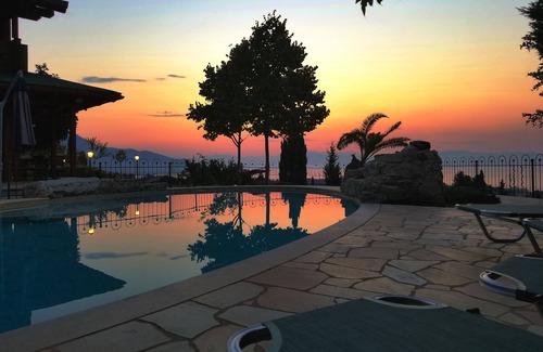 Kato Korakiana Villa | Luxury Wooden Villa with Pool, The Nest