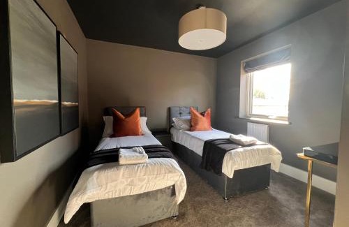 Barbourne Villa | Luxury Worcester Townhouse - Free Parking