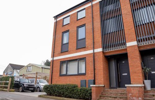 Barbourne Villa | Luxury Worcester Townhouse - Free Parking