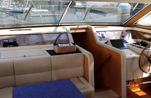 Ha Long Boat Rental | Luxury Yacht For Entertainment/Living