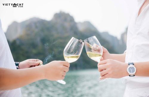 Ha Long Boat Rental | Luxury Yacht Ha Long Bay - Managed by Vietyacht Club