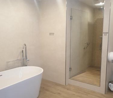 Gibraltar Boat Rental | LUXURY YACHT STAY "White Dove" sleeps 6
