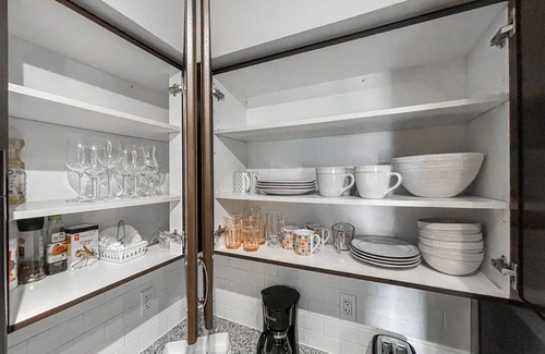Yorkville Condo | Luxury Yorkville Condo (2 Bedroom)
