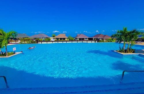 St. Ann's Bay Villa | "LuxuryCrest , King Bed, BBQ & Backyard Games, Near Ocho Rios"