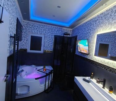 Bachviertel Apartment | Luxus Loft Whirlpool Designer Küche Bad