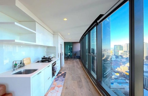 Melbourne Central Business District Apartment | LV42 High-Rise Condo CBD Panoramic City View