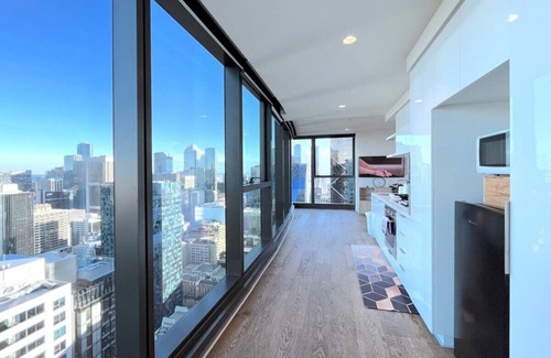 Melbourne Central Business District Apartment | LV42 High-Rise Condo CBD Panoramic City View