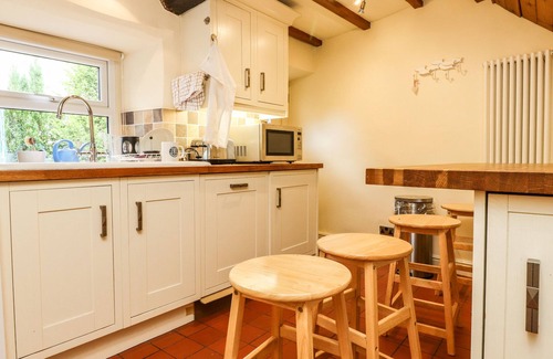 Giggleswick Cottage | LYCHGATE COTTAGE, character holiday cottage, with open fire in Settle